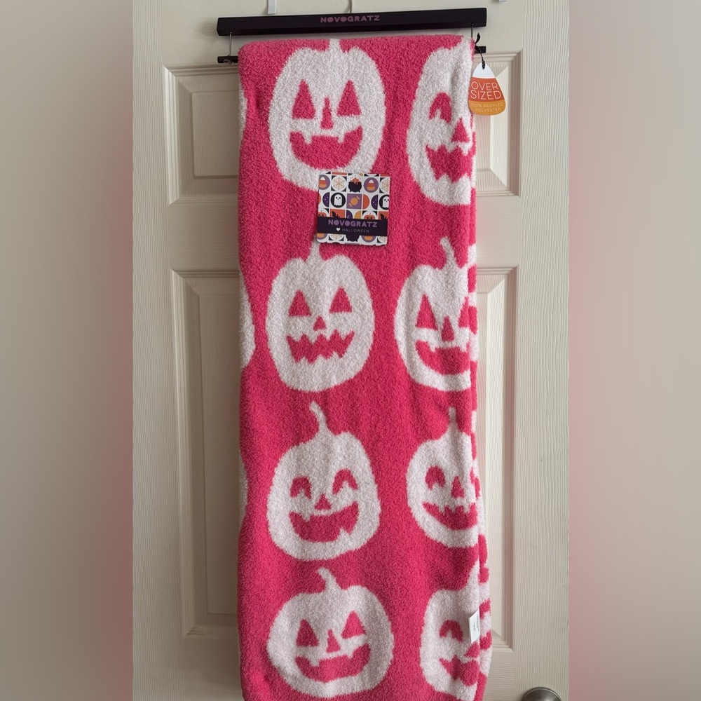 Bright pink and white pumpkin blanket for spooky season